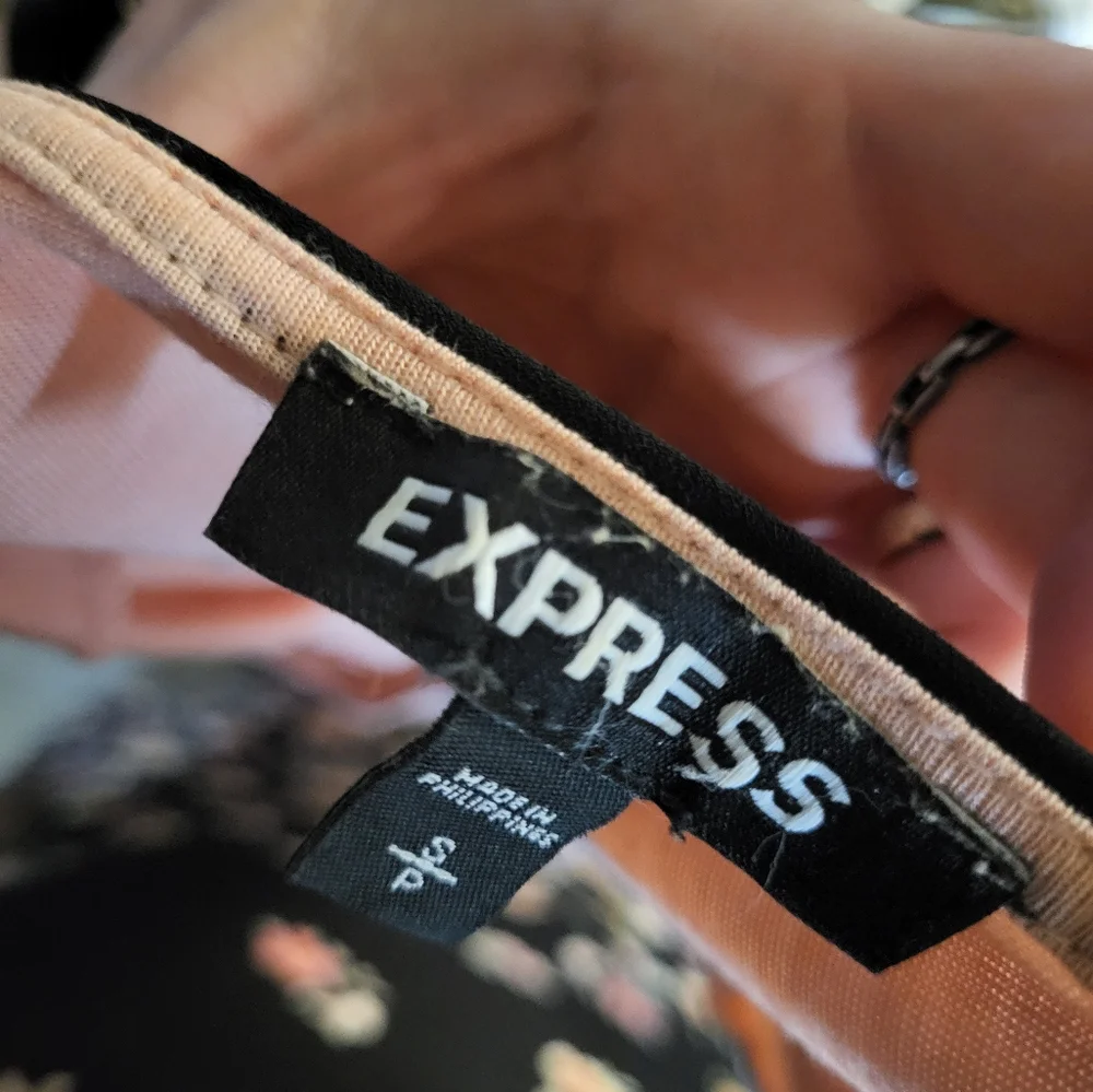 *SOLD* Express Tank Top - Picture 6 of 6